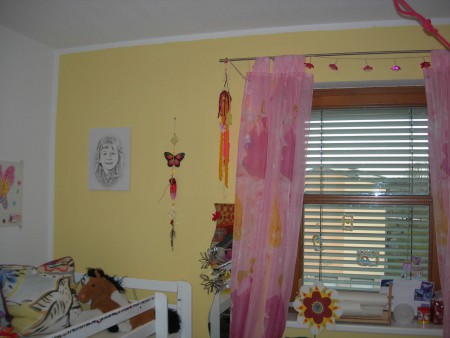 2. Kinderzimmer oder Büro (mit Aussenjalousie) 