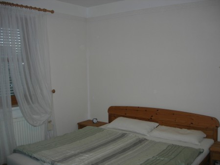 Großes Schlafzimmer (ca. 16 m²) mit Korkboden